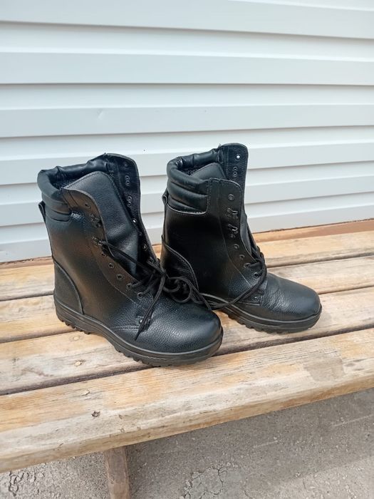 Продам зимние берцы цена  15 тысяч