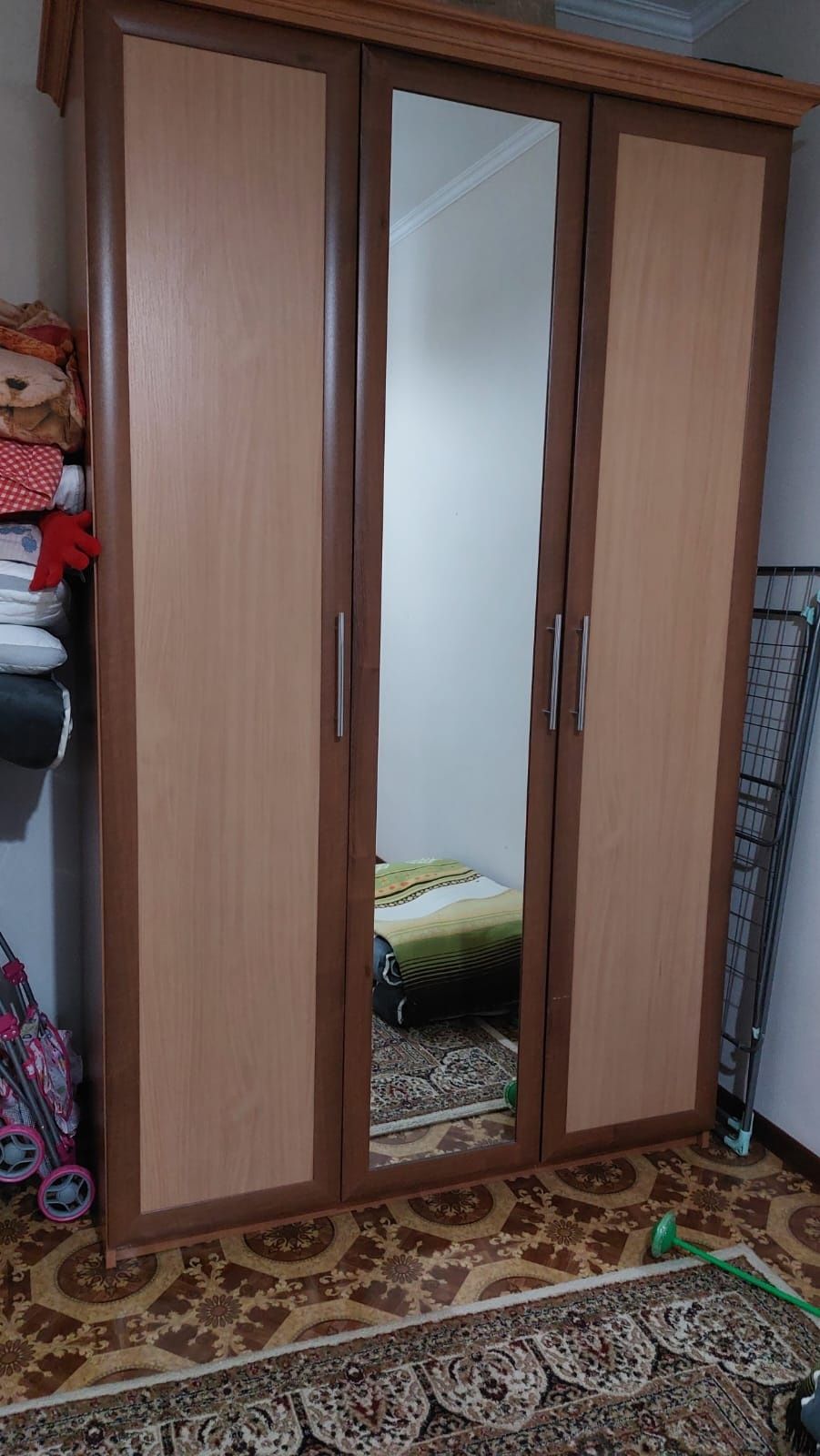 Продам шкаф тумба 2 шт и комод