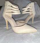 Pantofi cu toc.