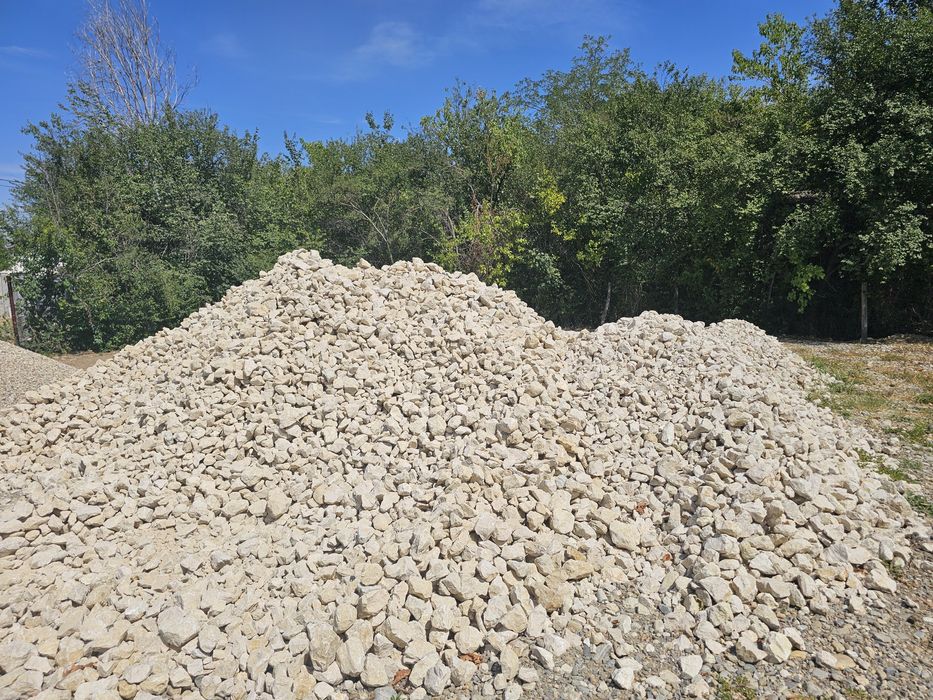 Vând Piatră Spartă din Calcar / Garduri / Alei / Decorațiuni.