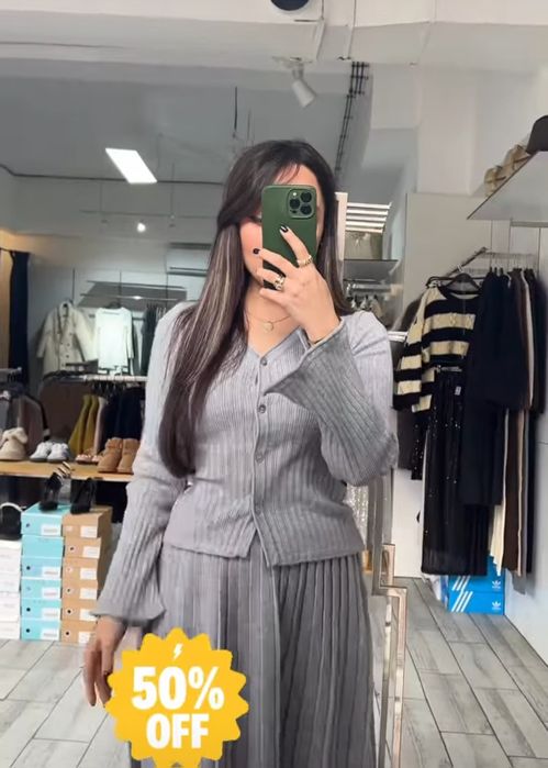 Платье вечеренее с интересным вырезом сзади, размер s, цена 10 000 тг.