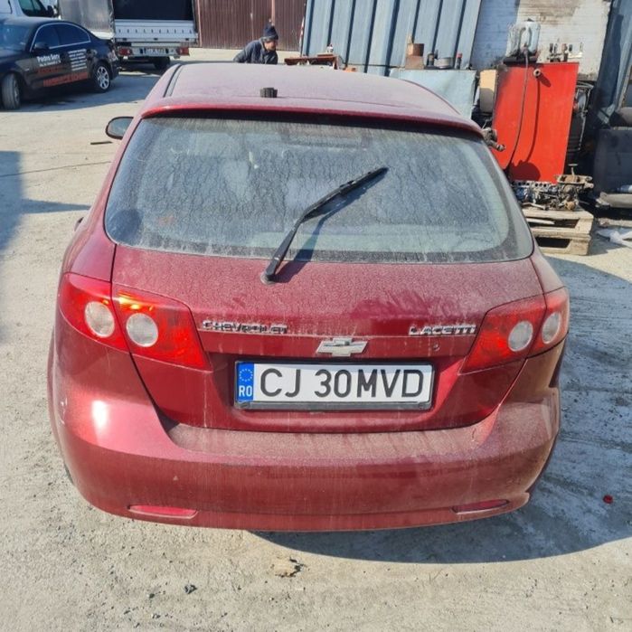 Dezmembrez Chevrolet Lacetti 1.6 benzina