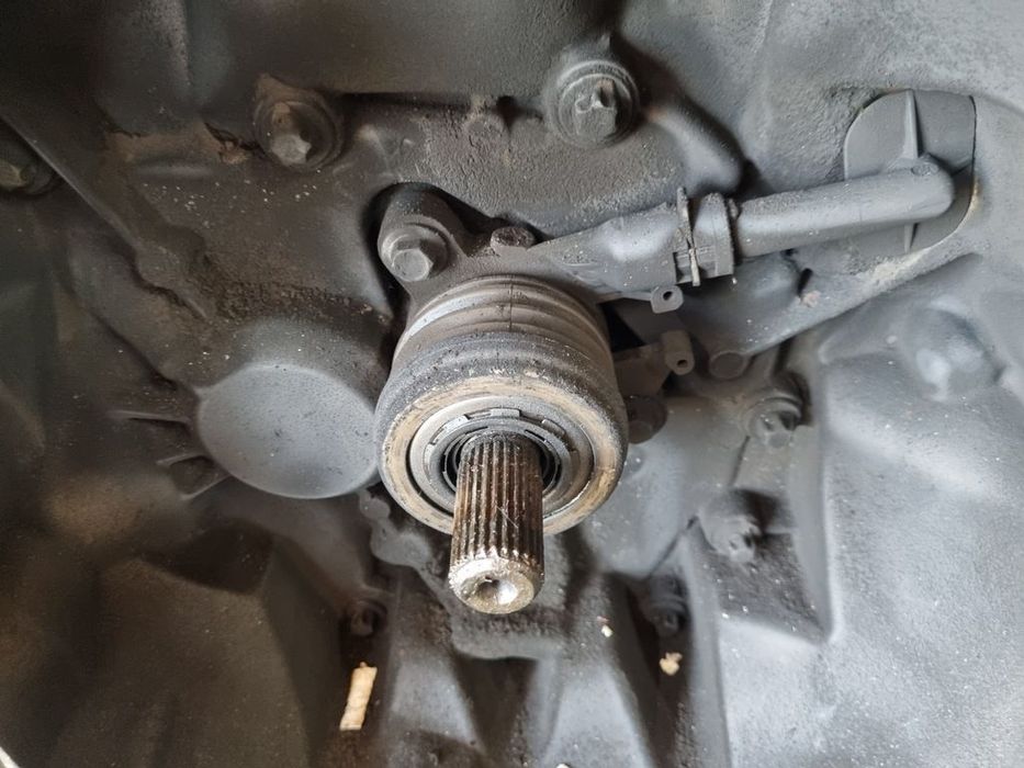 Cutie de viteze Nissan Qashqai 1.6 Benzina 2008 - 2010 114CP Manuala 5 Trepte HR16DE ...