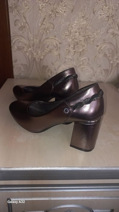 Kiyimla sotiladi yengi yengi 1 martadan kiyilgan orasda yengsyam bor