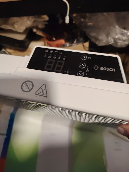 Електрически конвектор Bosch HC 4000-5, 500 W, LED дисплей, Таймер, Бя