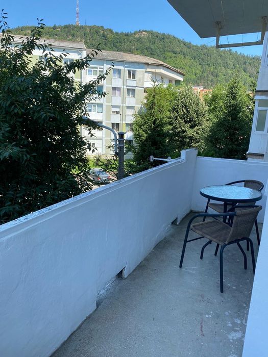 Vând apartament cu două camere.