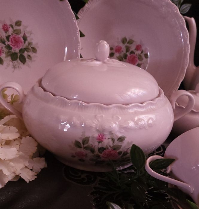 Немски сервиз за хранене и кафе Hutschenreuther.  Розов порцелан