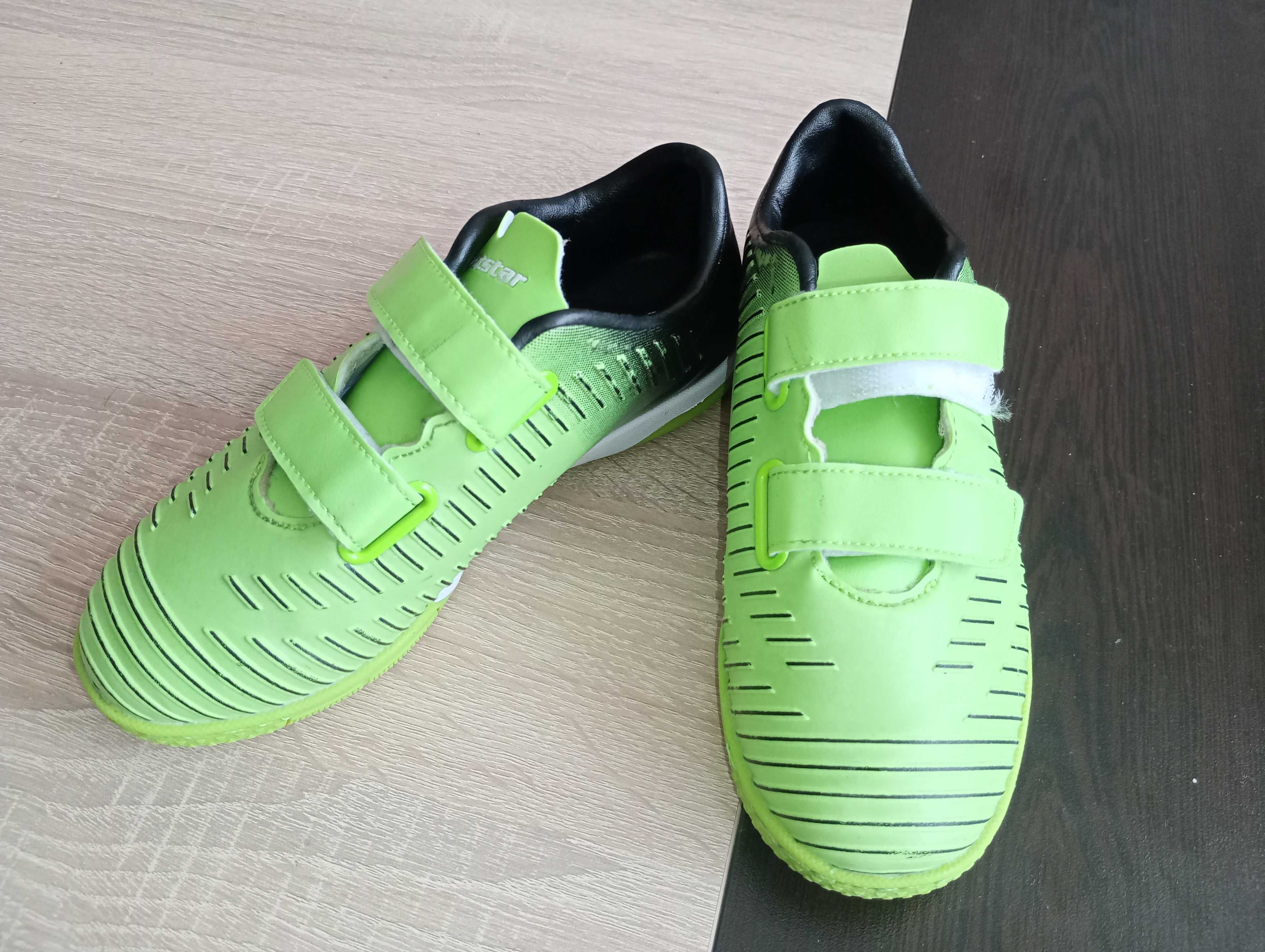 Обувки за футбол - размер 32