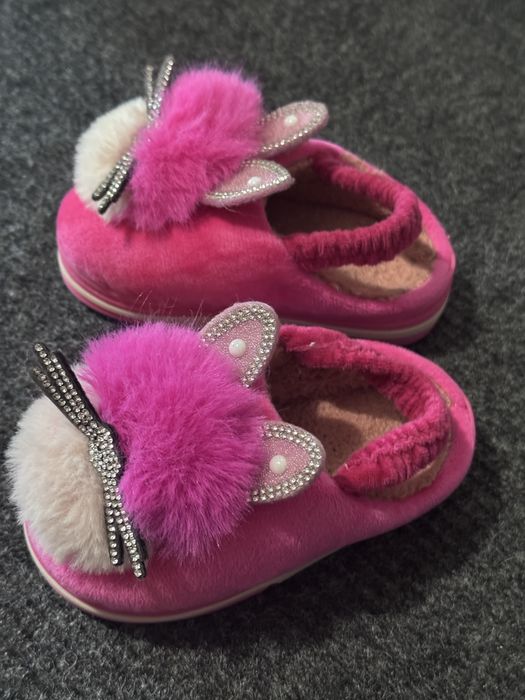 Papuci şi sandale pt. fetițe - diverse mărimi