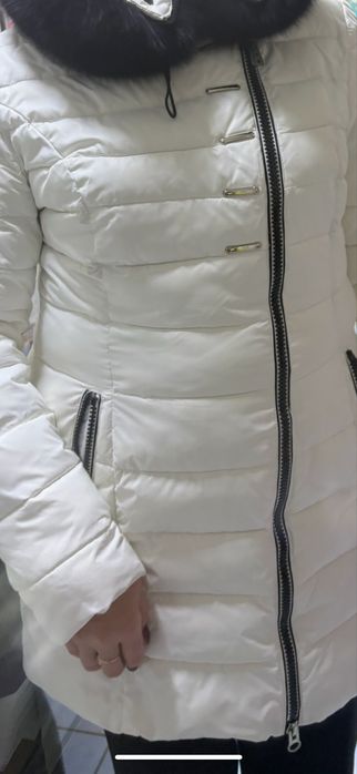 Куртка демисезонная,удлинеенная,мех на аапюшоне натуральный