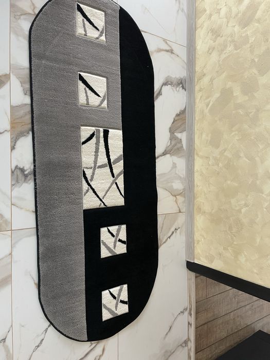 Covor gri,negru si alb, 2 m lungime/ 80 cm latime