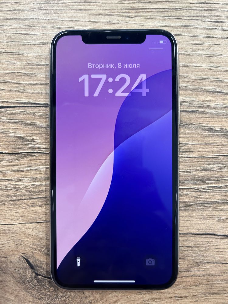 продаю iPhone 11
