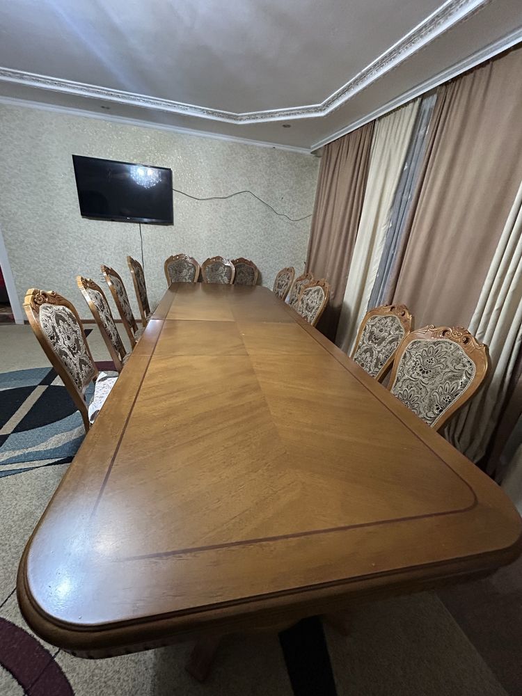 Стол со стульями