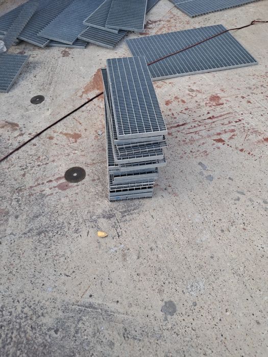 Trepte zincate pentru scari metalice zincate