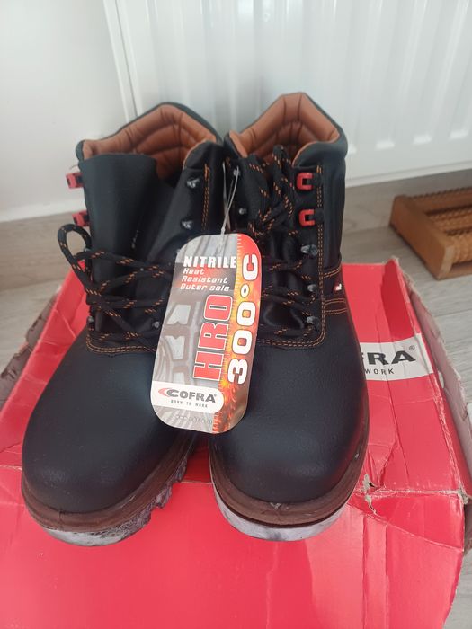 Pantofi de lucru Cofra mărimea 42!