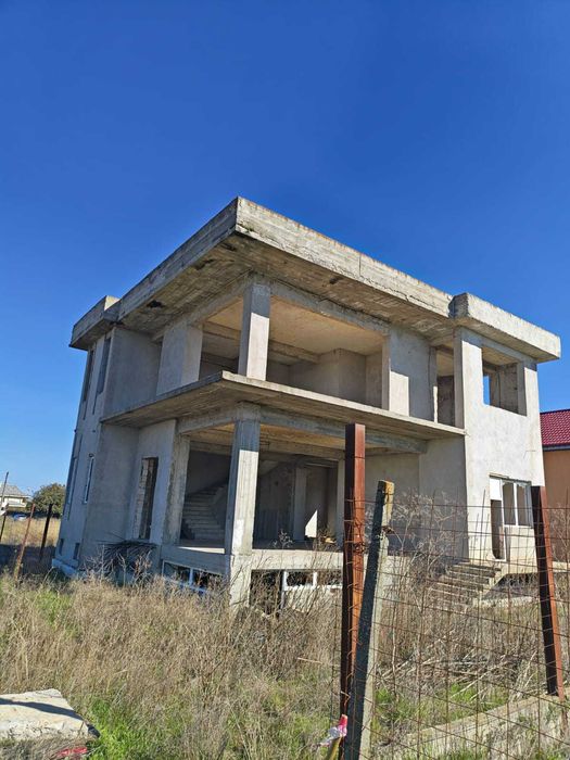 Casa la rosu in Constanta