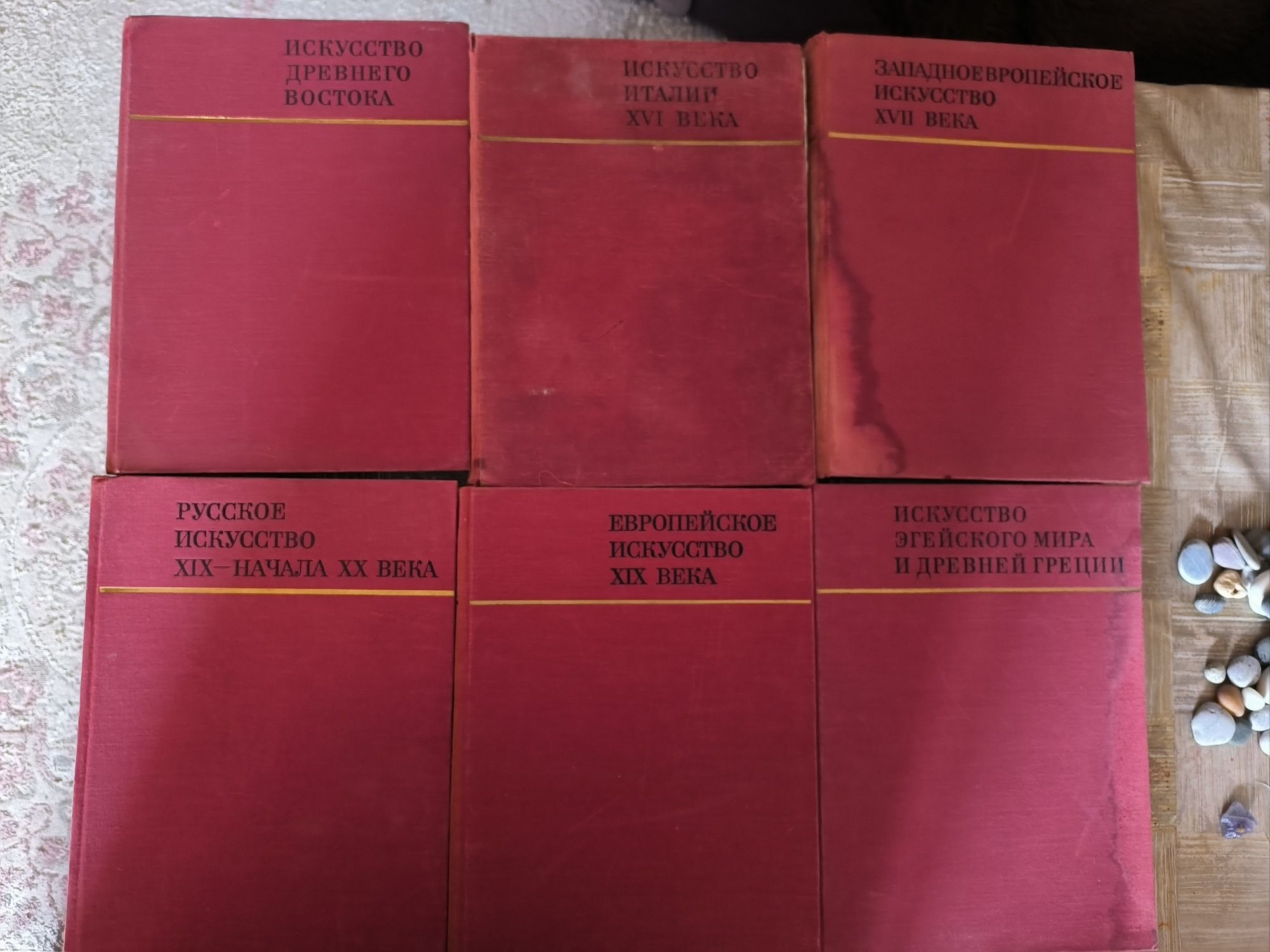 Продам 6 томов " Памятники мирового искусства"