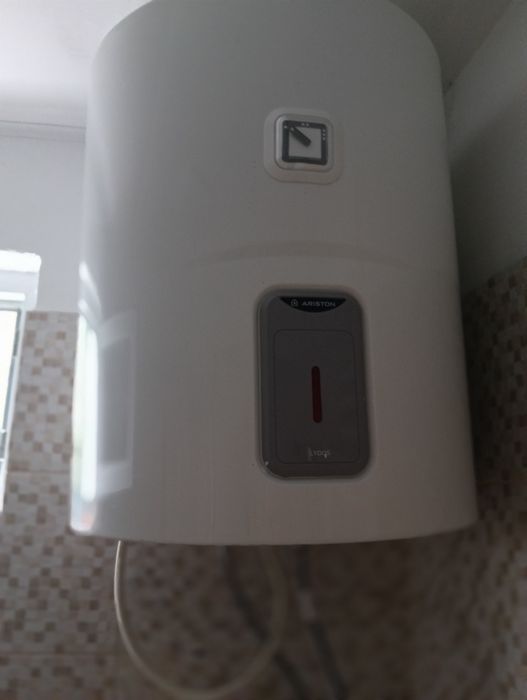 Vând boiler electric