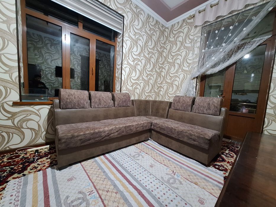 Ugolok sotiladi 3 ta pufiki bilan