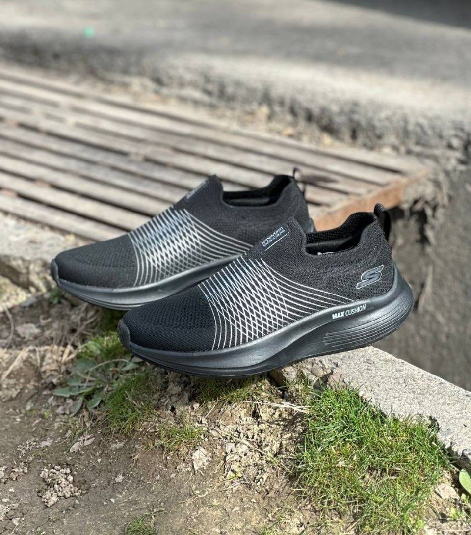 Skechers Ultira  .