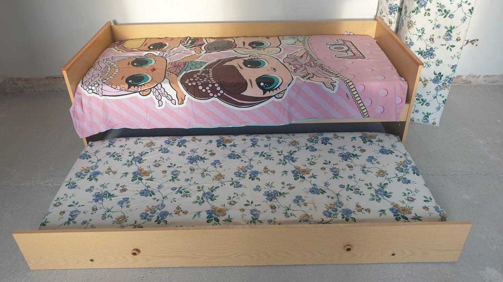 Canapea extensibila schelet metalic