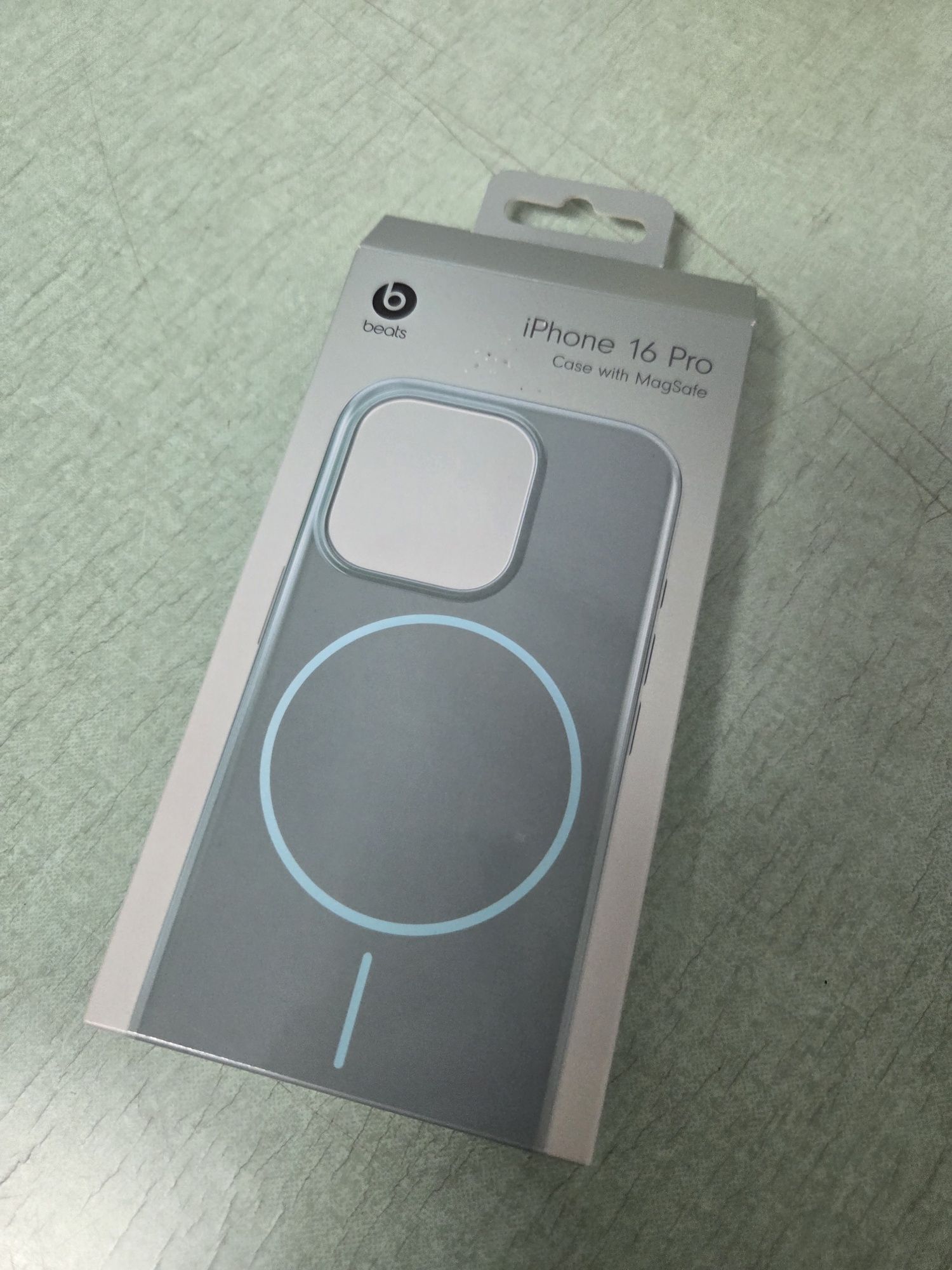 Кейс iPhone 16 Pro