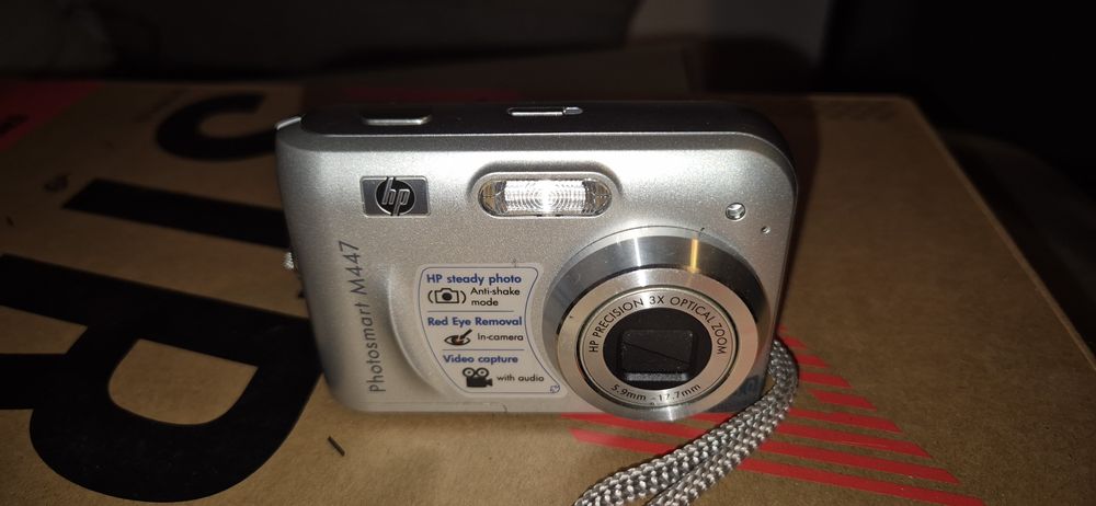 Camera foto/video digitala HP Photosmart M447