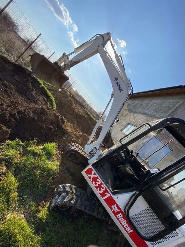 Buldo / Buldoexcavator Mini Excavator Bobcat de inchiriat