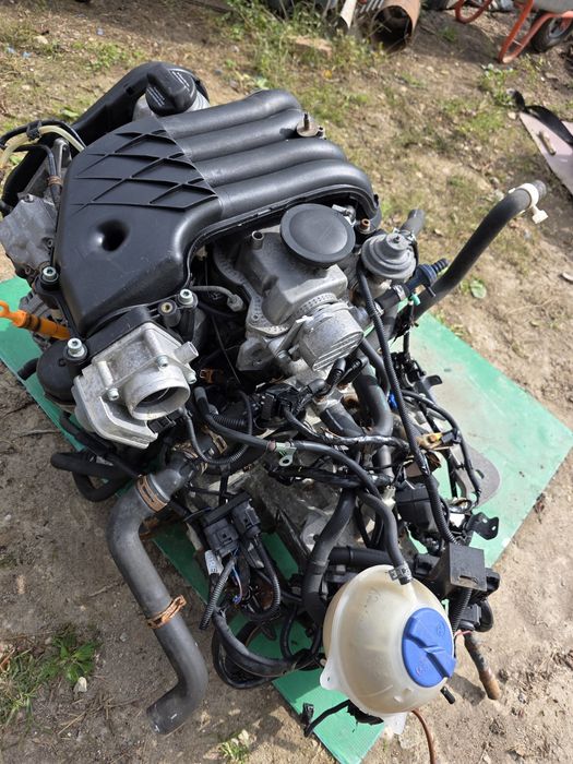Vând motor 1.9 200 000 km