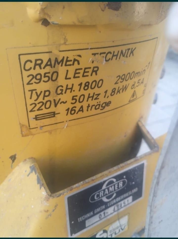Tocătoare fructe și crengi