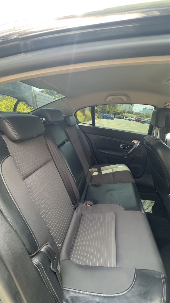 Urgent ! Renault Latitude 2012 2.0Dci