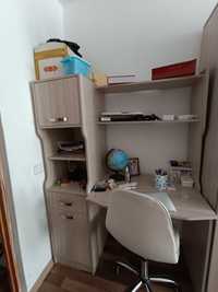 Детский учебный стол со стульчиком, и шкаф для одежды