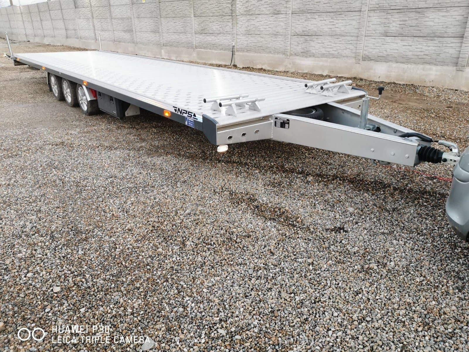 Inchiriez trailer de 6 metri -3500 kg pe 3 axe,de 8,5metri pe 3 axe