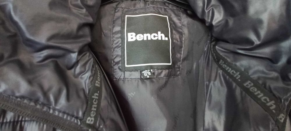 Geaca din puf neagra de dama Bench masura S