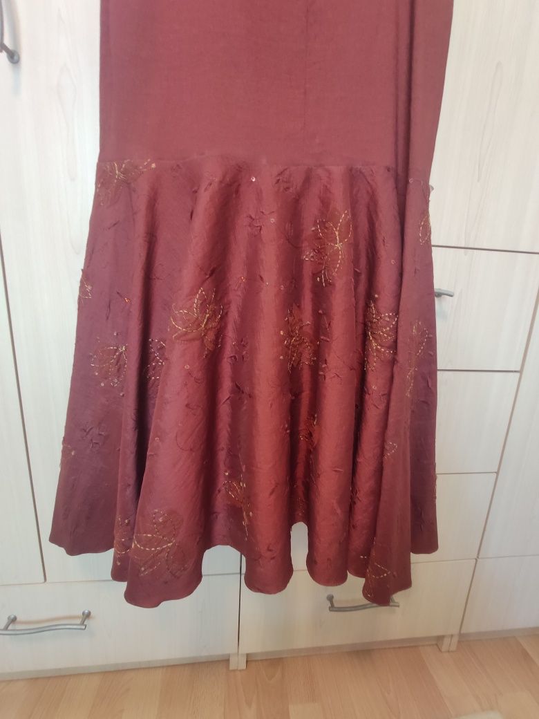 Rochie vișinie din tafta