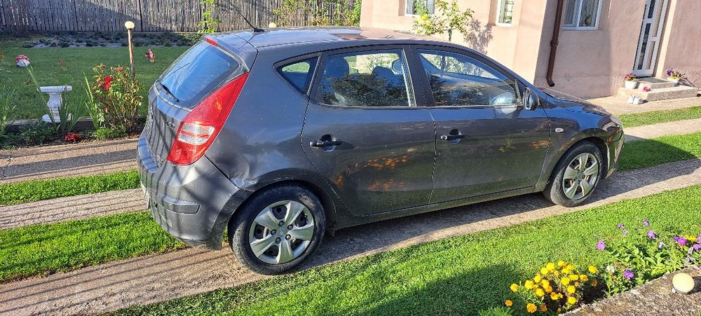 Vand Hyundai i30 2008
Motor de 1,6 diesel

Distributie pe lanț

29000