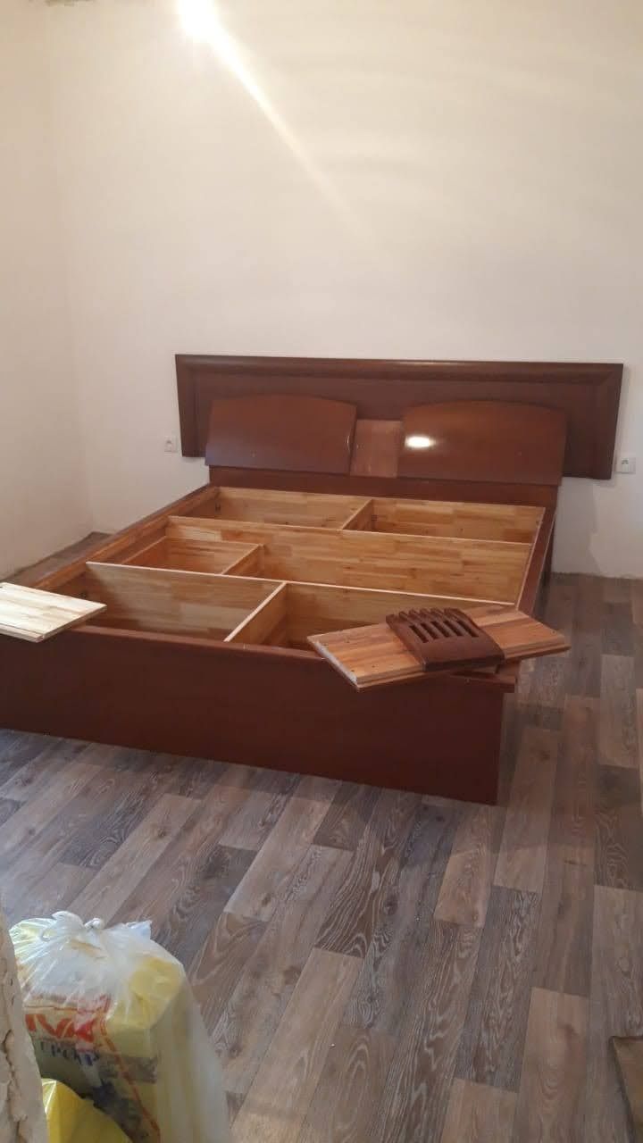 Срочно продам двуспальную кровать и шкаф