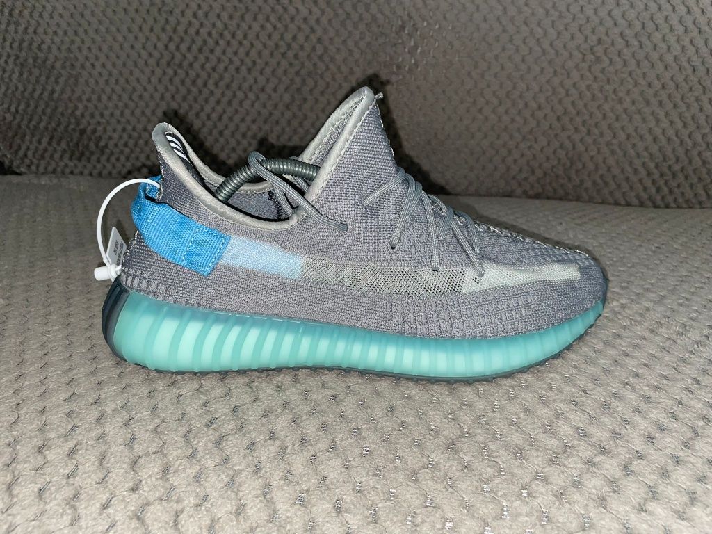 Adidași ADIDAS Yezzy nr 45,5