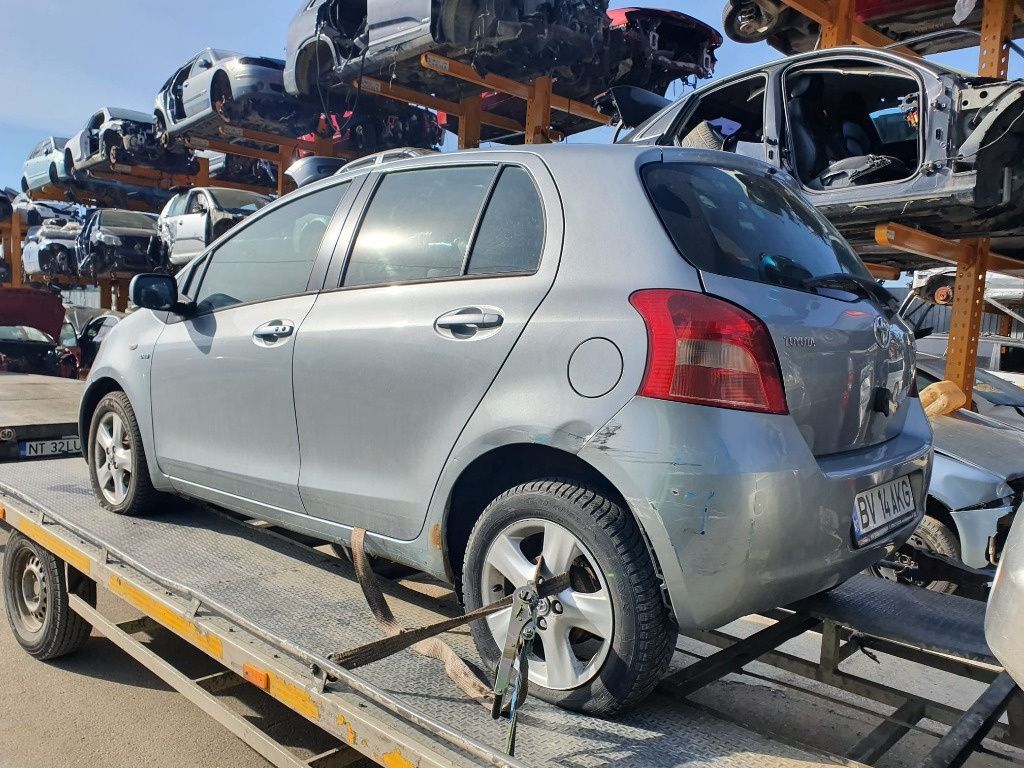 Dezmembrez Toyota Yaris motor 1.4 d-4d 66kw 90cp 1ND-TV dezmembrari cutie de viteze manuala 5+1 usa stanga dreapta