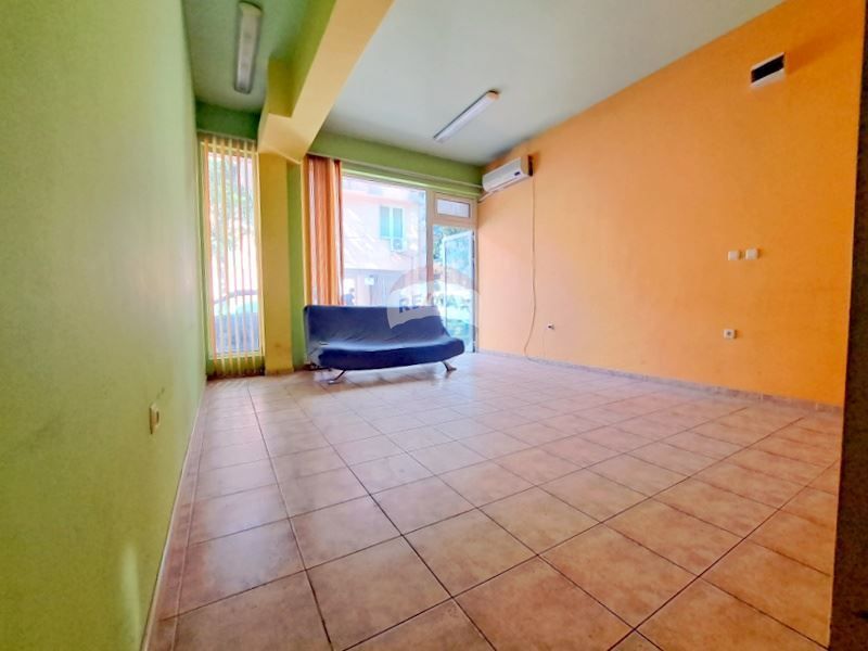 Дава се под наем Офис в Варна, Колхозен пазар - 40 кв.м за 204 € - Снимка #4