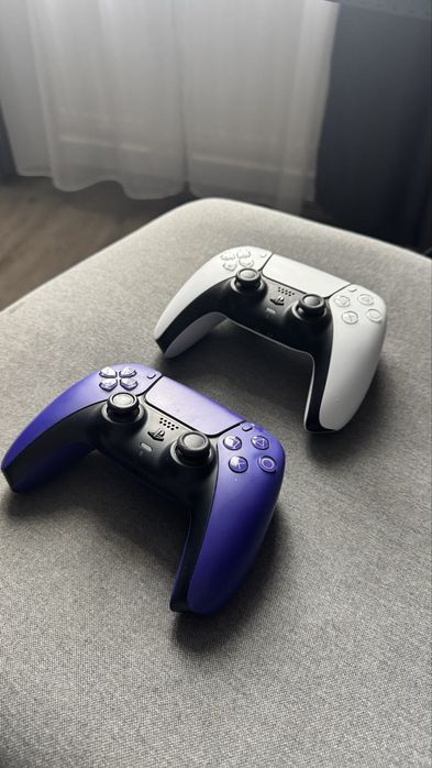 Consola PS5 825 GB doua manete digital edition slim