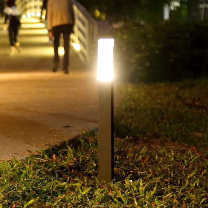 Уличный пригазонный лампа