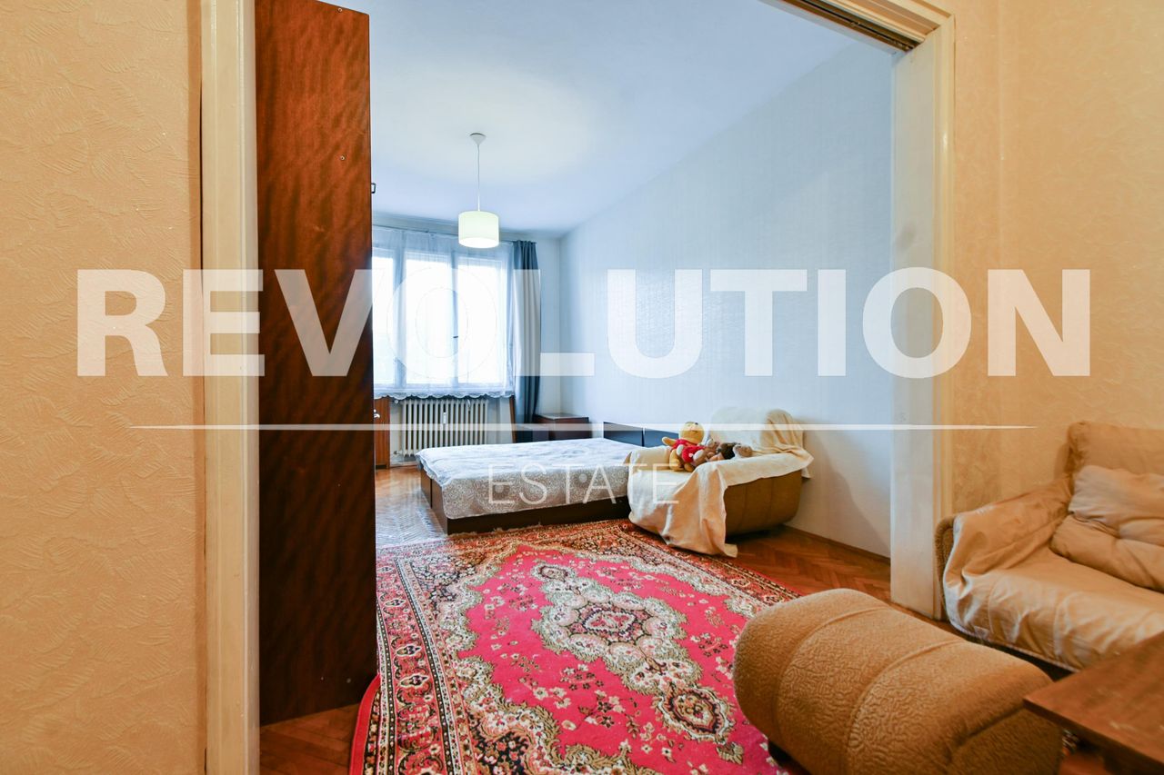 Продава се Тристаен апартамент в София, Център - 88 кв.м за 2955 €/кв.м - Снимка #3