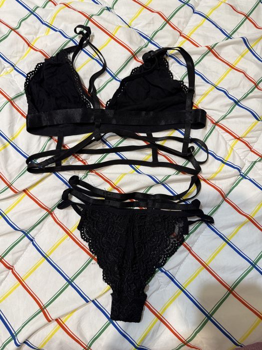 Set lenjerie intima bustiera si chilot