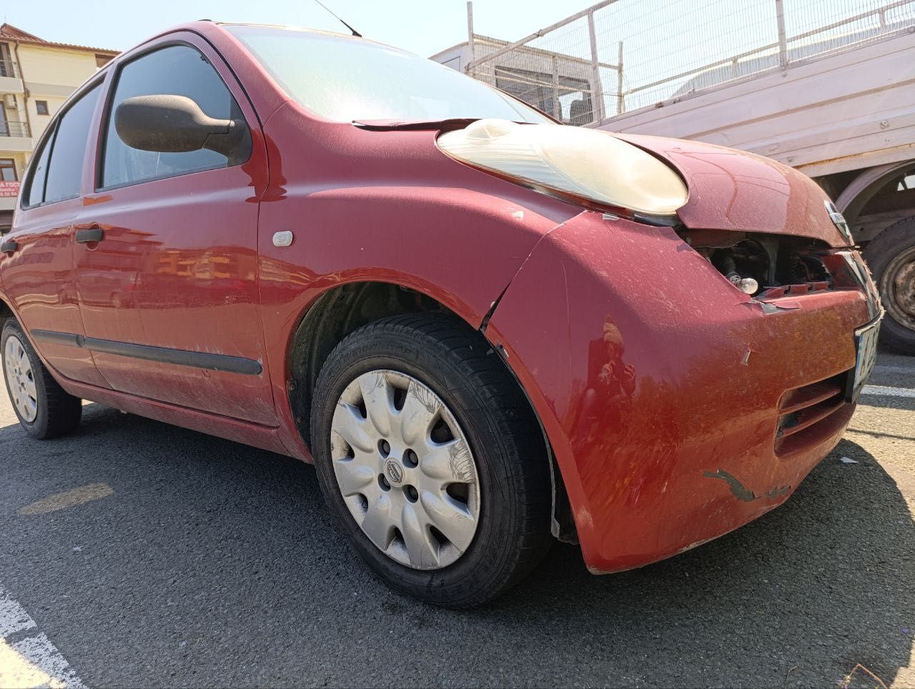 Nisan Micra с ударена предница но в движение! 1000 лв.