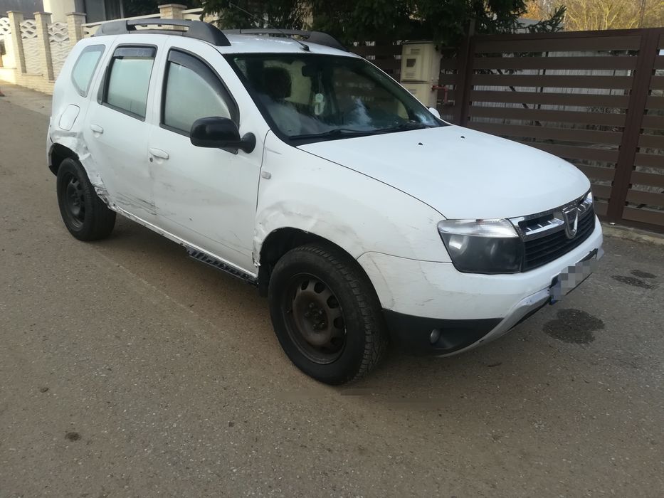 Dacia Duster 4x4, 2012 diesel ușor avariat
