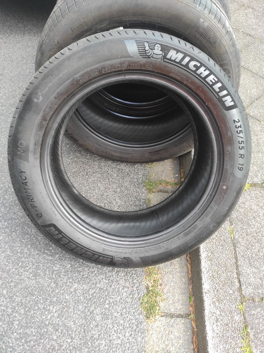 235/55/19 Michelin