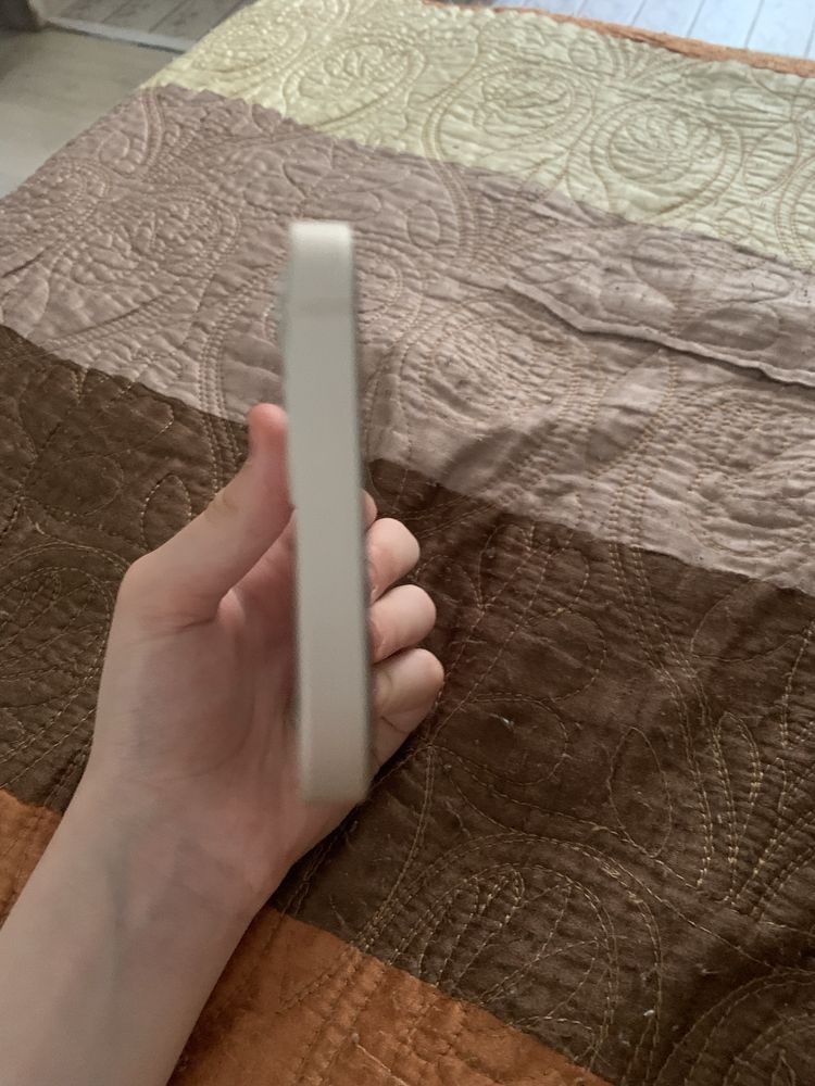 Iphone 12 в идеале ему всего 5 месяцов емкость 79%
