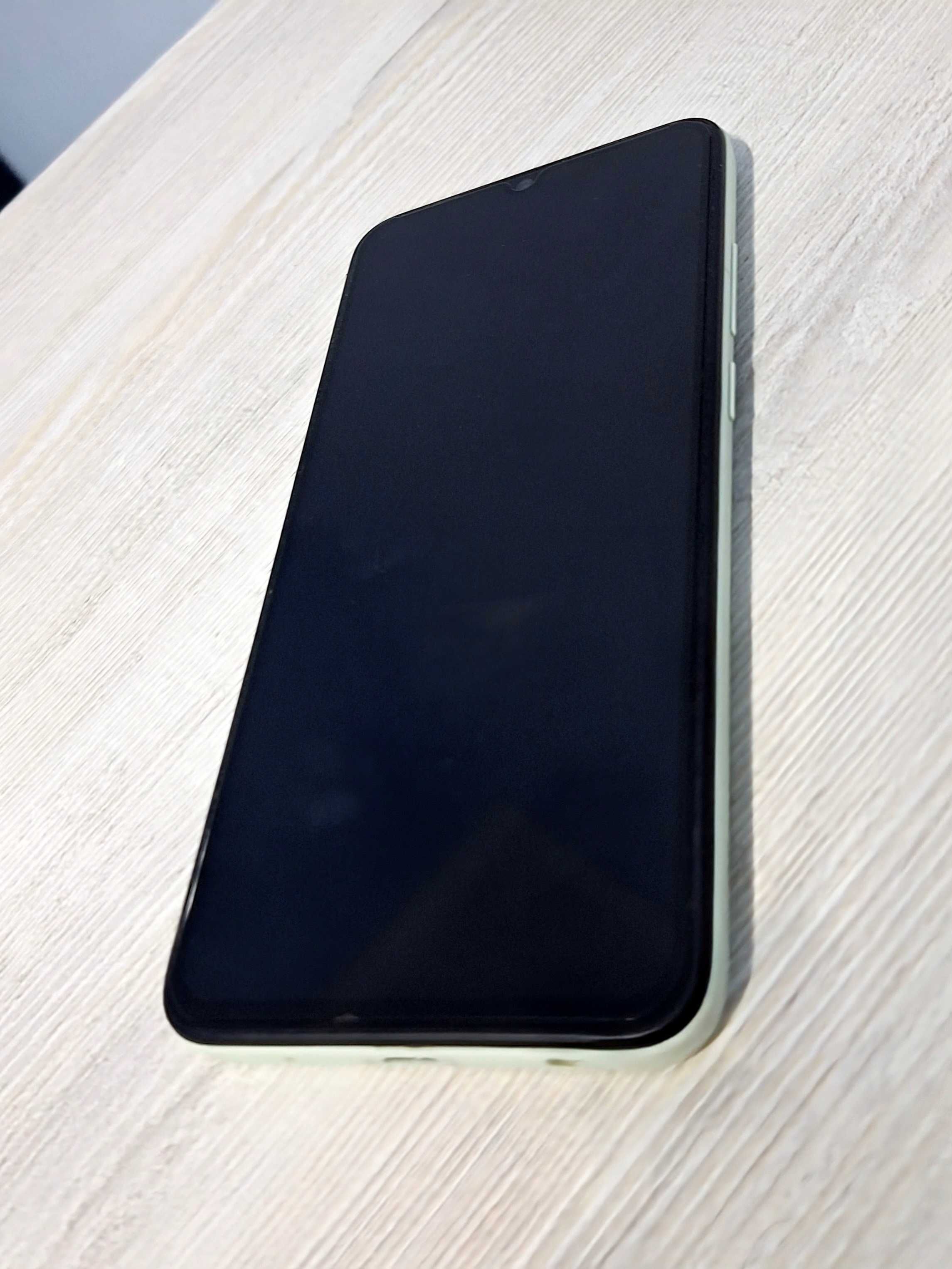 Xiaomi Redmi A2+ telefoni, o'tkan yil olingan