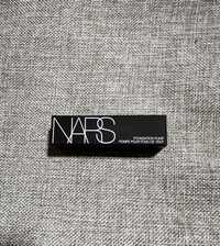 Pompăiță pentru fond de ten Nars Sheer Glow